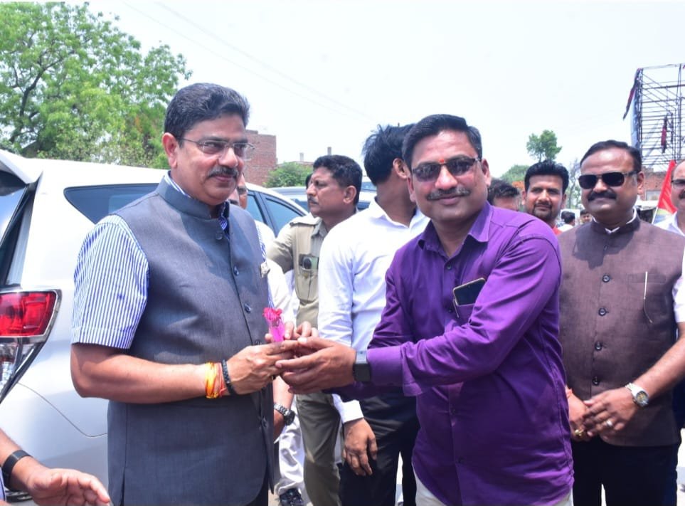 MR. MAHENDRA PANDEY